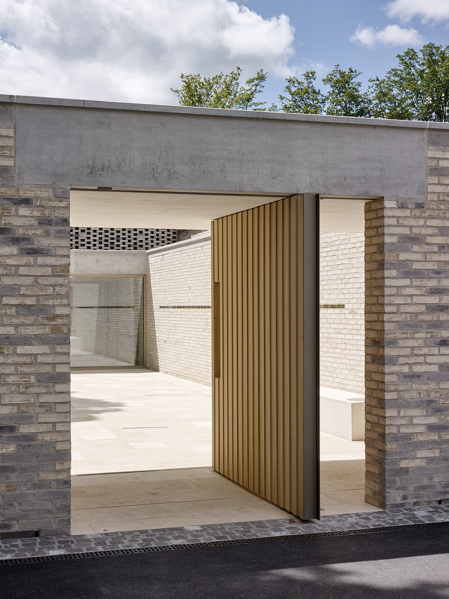 E17642 Alpa 066726 SCREEN 170825